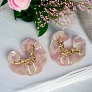 Lele Sadoughi Pink White Scalloped Lucite Gold Plated Branch Statement Earrings